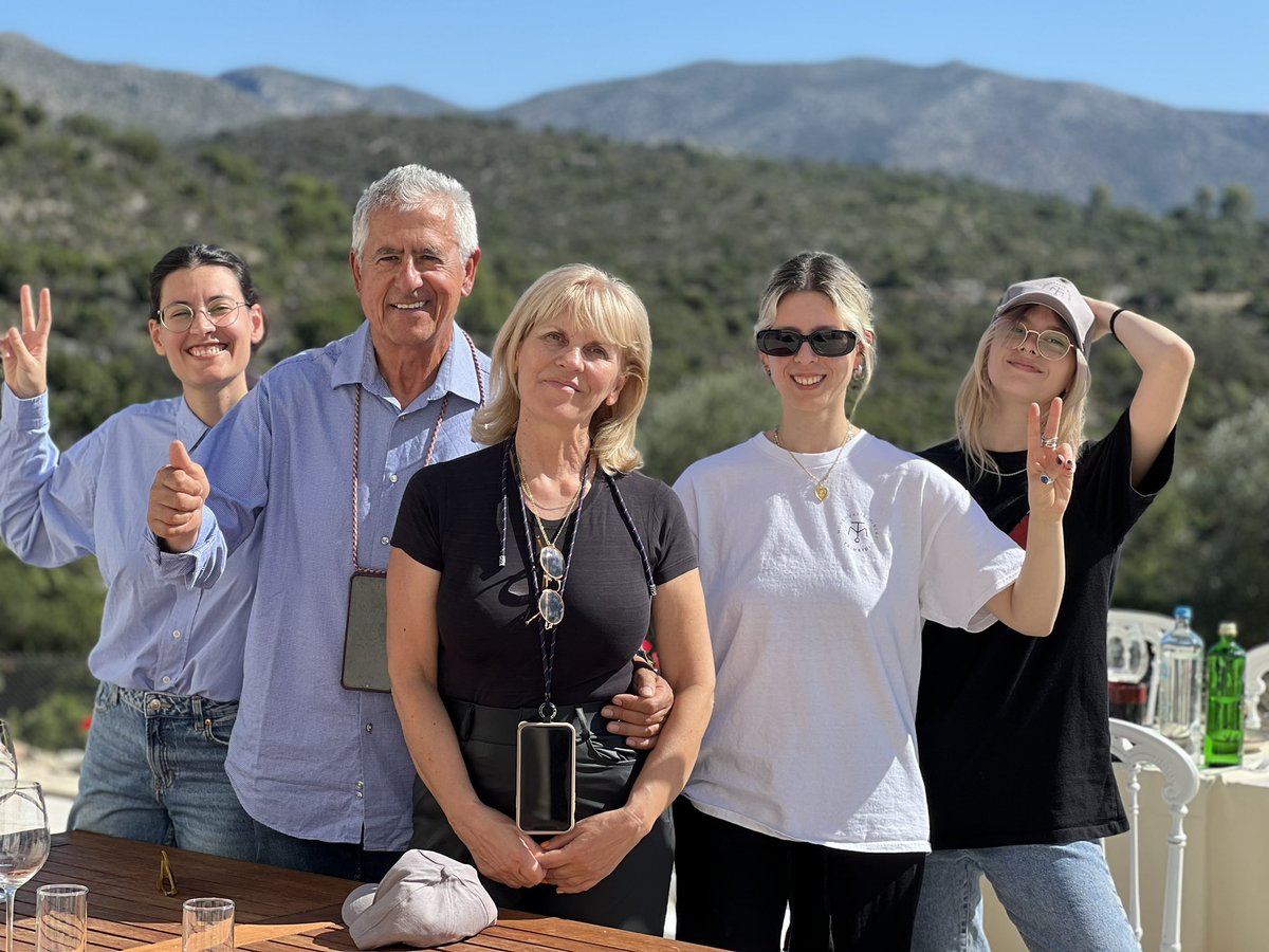 bonkowskimw's tweet image. A super end to the MW Peloponnese trip with a visit to Monemvassia Winery, one of Greece’s unsung heroes, single-handedly reviving the historic Malvasia wine, Kydonitsa grape, and so much more. The Tsimbidis family are such wonderful people.
 
#mastersofwine #mwpeloponnesetrip