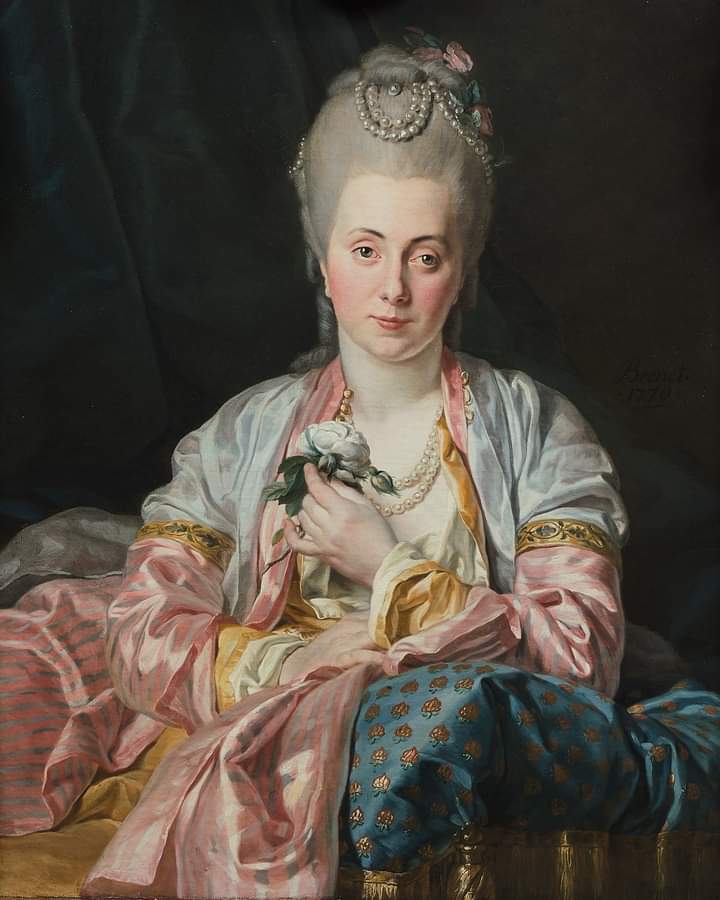 Peint en 1770 à Douai par Nicolas-Guy Brenet, le fort beau portrait inédit de Charlotte Heerts n'avait jamais quitté sa descendance et gagnera bientôt les cimaises du musée <a href="/ChartreuseDouai/">Musée de la Chartreuse Douai</a> qui vient de le préempter pour 15 000 € marteau chez Delon-Hoebanx à l'hôtel <a href="/Drouot/">Drouot</a> 👏