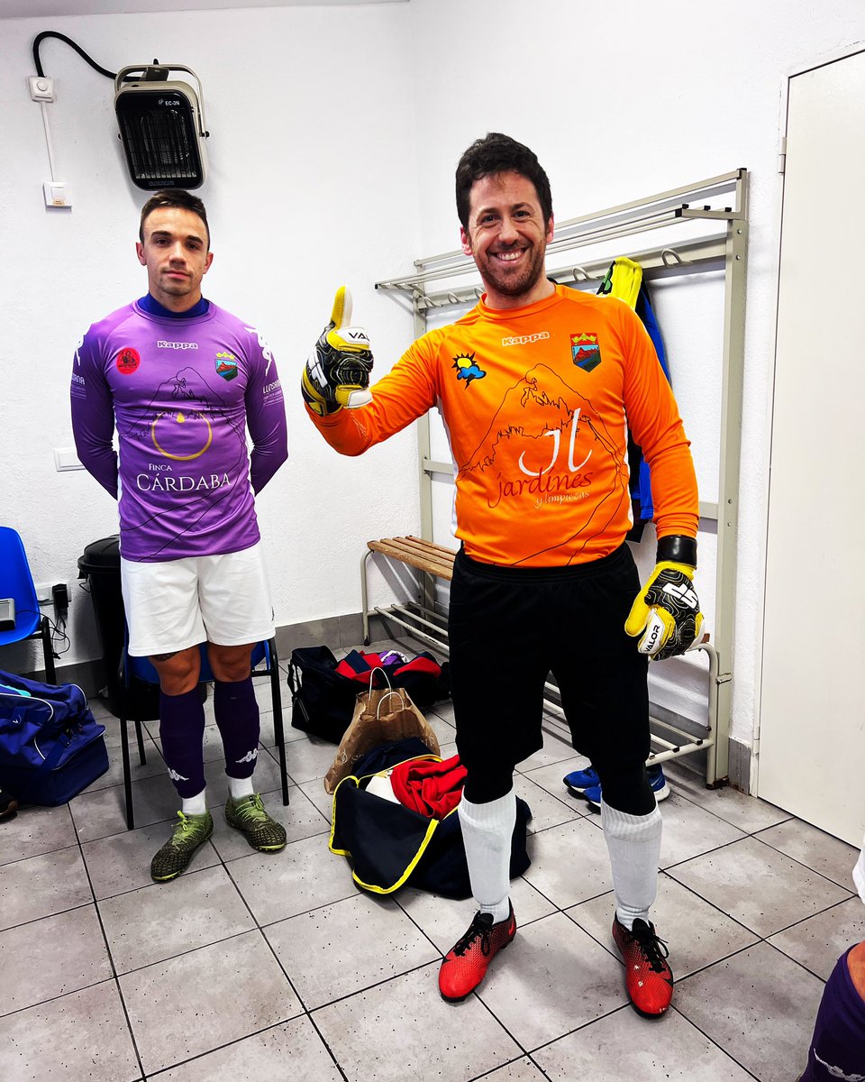 CDMonteresma's tweet photo. El #Monteresma siempre se ha caracterizado por disfrutar de grandes cancerberos y en este caso #Inferno12 fue uno de los grandes #Zamoras de la 22/23 y #JuniorDeOro #AveCésar 🙌🔝
#Monteresma #LosViejosRockerosNuncaMueren #JuntosSomosMásQueUnEquipoSomosElMonteresma #TnT #AcDc https://t.co/0TJC1Hoqok