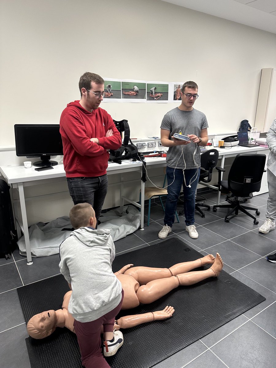 khartab's tweet photo. #GestesQuiSauvent désormais maîtrisés grâce à des visiteurs motivés et nos étudiants incroyablement pédagogues👏sont devenus de véritables trésors de savoir-faire🧪🏥🏃♂️#FDLS2023 #Charleville #Ardennes #OSEZLIUT #JaimeMonIUT
#FierDeNosÉtudiants 👏 #B_U_T #HSE #iut #iutRCC https://t.co/zY70wz2W0J