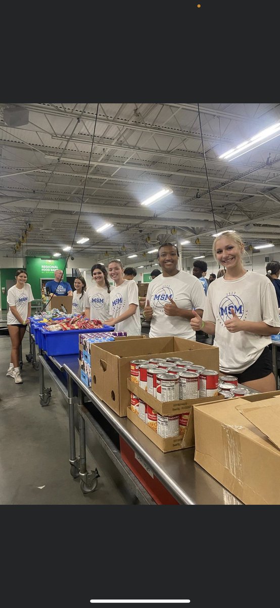 MackenziBass's tweet photo. Giving back to the community! @MSMVolleyball @allyfees1 @liviawardvball @ellahale2026 @annabelheadrick @alicatalano11 @GiaMcgrew45354 @OklaPrepSports @halliehart @CoachMikeDZ @coachmoonvball https://t.co/cdAp0nsgp7