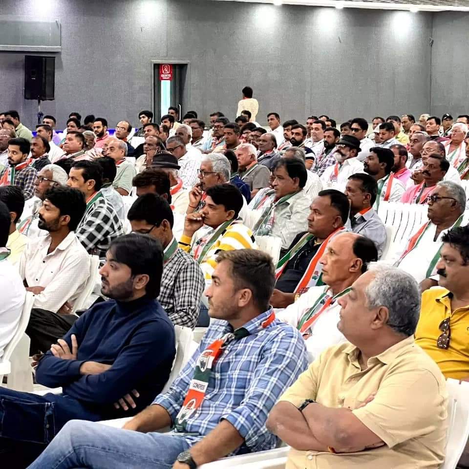 INCGujarat's tweet photo. પોરબંદર લોકસભામાં અખિલ ભારતીય કોંગ્રેસ ના મંત્રી અને ગુજરાત ના સહપ્રભરી શ્રી @BMSandeepAICC  જી, પોરબંદરના ધારાસભયશ્રી @arjunmodhwadia જી, વિધાનસભામાં પૂર્વ વિરોધ પક્ષના નેતા શ્રી @paresh_dhanani જી,ધારાસભ્યશ્રી @arvind_ladani_ જી,પૂર્વ ધારાસભ્યો,સંગઠન સૌ પદાધિકારીઓ અને આગેવાનો કાર્યકરો સાથે મળી લોકસભા 2024 ચૂંટણીને અનુલક્ષીને ચર્ચાવિચારણા કરી.