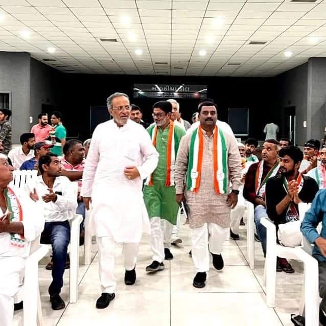 INCGujarat's tweet photo. પોરબંદર લોકસભામાં અખિલ ભારતીય કોંગ્રેસ ના મંત્રી અને ગુજરાત ના સહપ્રભરી શ્રી @BMSandeepAICC  જી, પોરબંદરના ધારાસભયશ્રી @arjunmodhwadia જી, વિધાનસભામાં પૂર્વ વિરોધ પક્ષના નેતા શ્રી @paresh_dhanani જી,ધારાસભ્યશ્રી @arvind_ladani_ જી,પૂર્વ ધારાસભ્યો,સંગઠન સૌ પદાધિકારીઓ અને આગેવાનો કાર્યકરો સાથે મળી લોકસભા 2024 ચૂંટણીને અનુલક્ષીને ચર્ચાવિચારણા કરી.