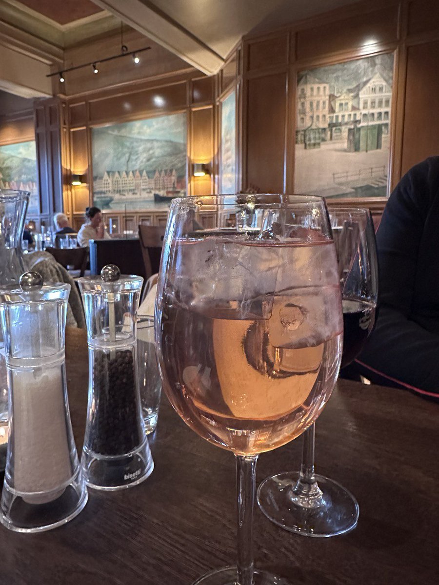 Wonderful lunch today, I went out of my comfort zone and ordered the Bacalao (Norwegian dried Cod) so tasty + lovely team looking after hungry visitors at Bryggeloftet Restaurant 🙏