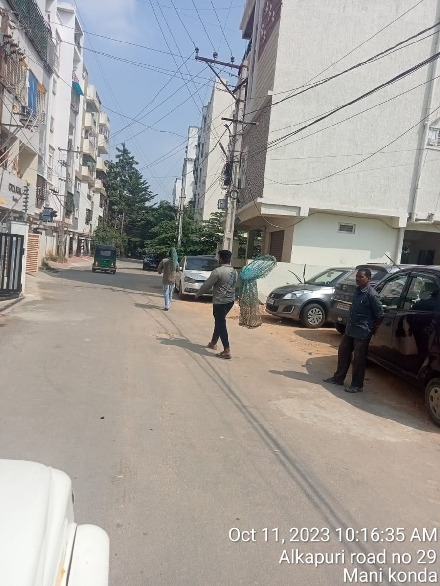 EEmanikonda's tweet photo. Blue Cross team has sended to alkapoor road no. 29 by manikonda municipal @Palusa4u https://t.co/teBkqHfX6t