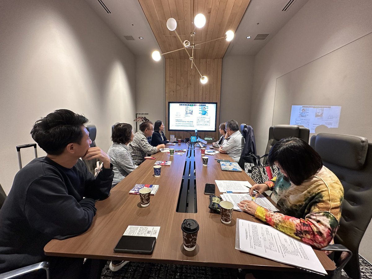 Anna_Advisors's tweet photo. 海外から10年以上のパートナーが来日。
午後はずっと打合せやセミナーでした

新しい事もスタートしますよ💪
@AtMidori https://t.co/9R4mbLENv2