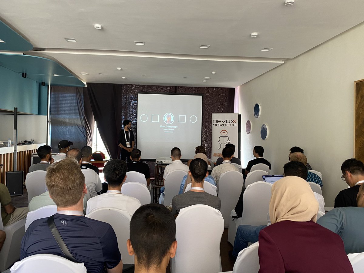 soub4i's tweet image. Full house for @NourOumousse #devoxxMA