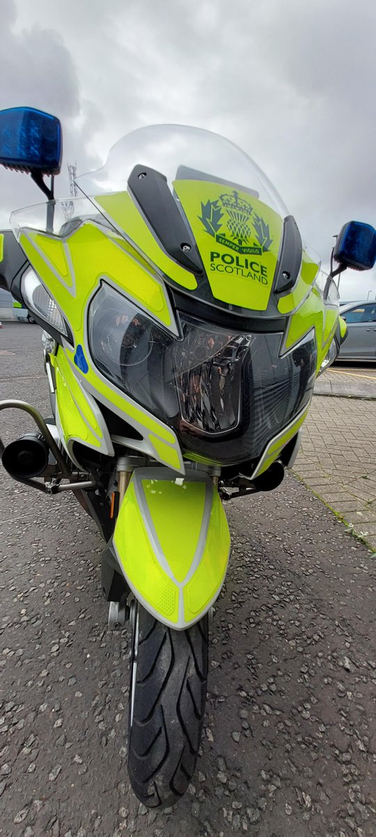 During a road check on the A74, London Road, Glasgow earlier today, officers from the #NationalMotorcycleUnit stopped 2 drivers who were driving vehicles with no valid MOT.  A further male was arrested for driving whilst disqualified

#DontRiskIt #CheckYourDocuments