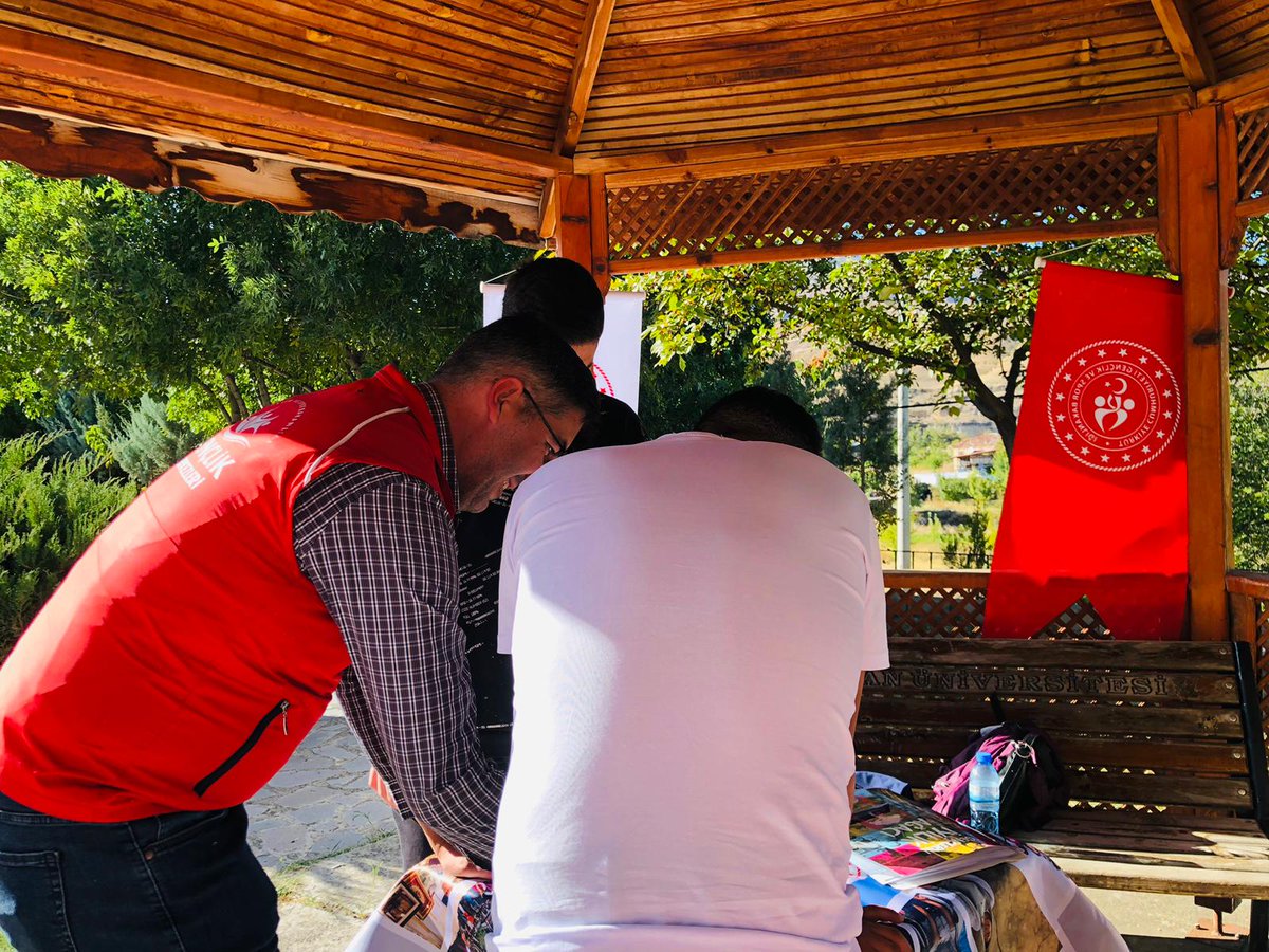 Kemah Meslek Yüksekokulda bu sene eğitime başlayan gençlerimize gençlik merkezimizin faaliyetleri hakkında bilgilendirme yapmak amacıyla stand çalışması gerçekleştirdik.
#GSBGM