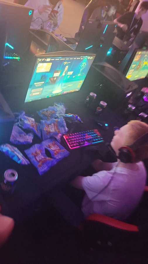 Kingyfv's tweet image. moneymaker likes his chips