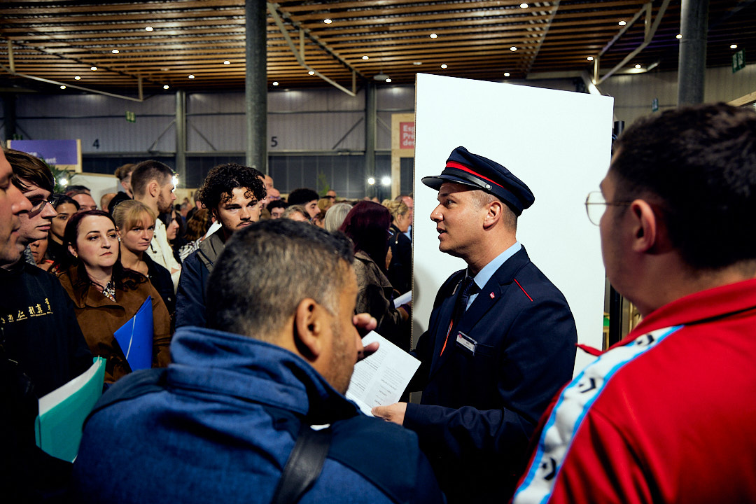 Déjà plus de 2700 visiteurs pour le Forum de recrutement TOUS SNCF <a href="/hautsdefrance/">Région Hauts-de-France</a>.
N’hésitez pas à nous rejoindre. 1000 postes et 35 métiers du <a href="/GroupeSNCF/">Groupe SNCF</a>  vous attendent, présentés par celles et ceux qui les font ! 
RDV jusqu’à 19h00 à Lille Grand Palais, Hall Bruxelles.