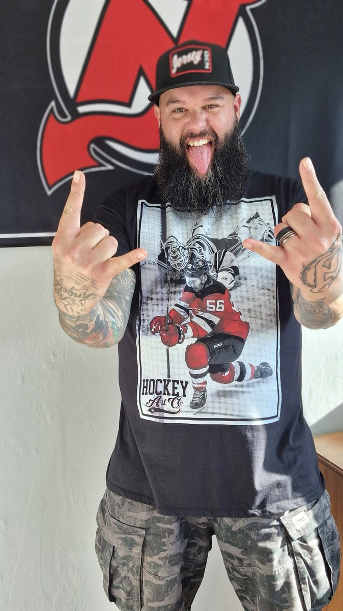 HOCKEYARTCO's tweet photo. It is Devils game day wooooooooo
What feels like a long summer we finally get to watch the boys of Newark hunt that top spot.
LETS GO DEVILS
#HockeyArtCo #NewJerseyDevil #Haula https://t.co/ypUFggYFBT