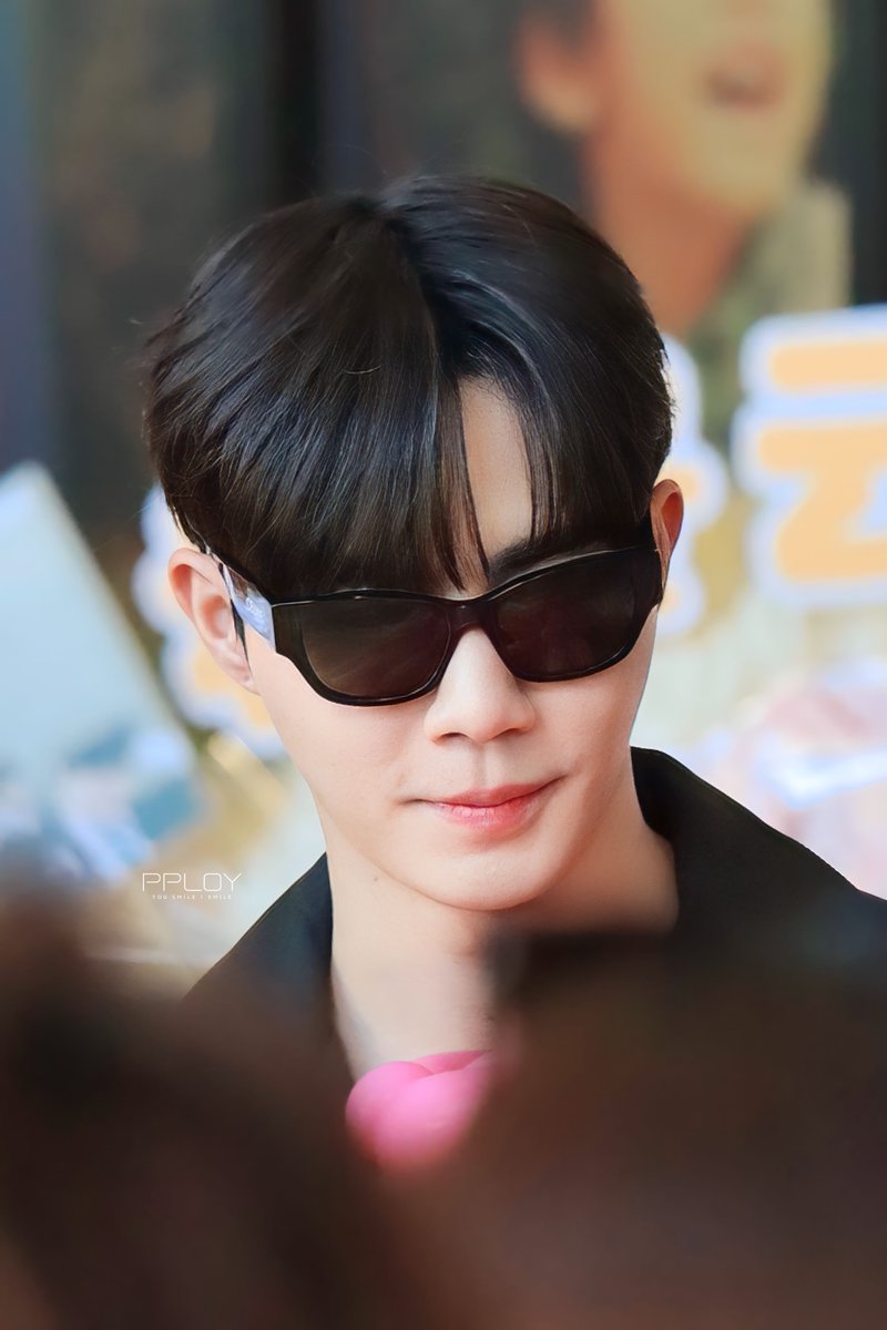 SirilukPts's tweet photo. นี่คือคนหล่อจริงๆ ไม่ได้หล่อเล่นๆ 

@zee_pruk 
#ZeeNuNew #ZeePruk https://t.co/AnJAs9VXGK