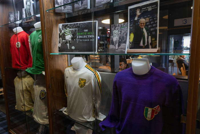 PLZSoccer's tweet photo. ๐ธI The Bertie Auld Collection went up for auction @McTears in Glasgow this morning ๐ข
Memorabilia from the Celtic icon's personal collection went up for sale at 10.30AM - in a nod to the Lisbon Lions' nickname
#CelticFC I #BertieAuld https://t.co/mtm6XwYLUL