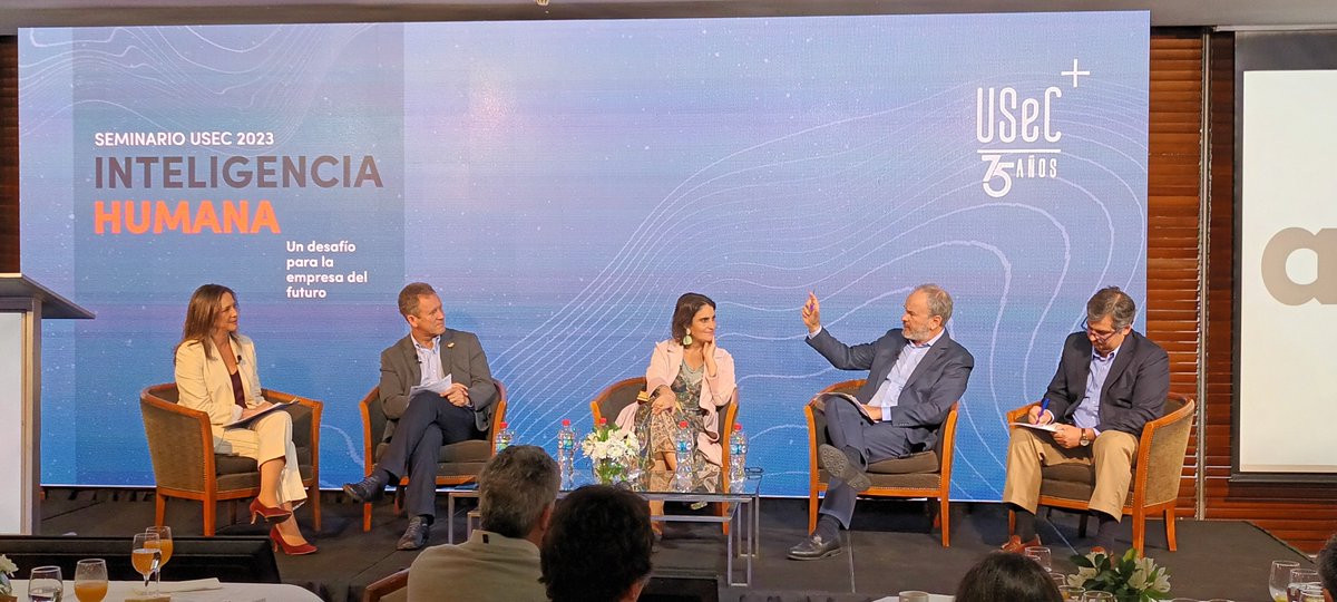 UsecEmpresarios's tweet photo. El presidente de @Pivotes_cl @bernardolarrain comenta los desafíos para la #empresa en tiempos de #InteligenciaArtificial, donde más se requiere la #InteligenciaHumana
#SeminarioUSEC2023 https://t.co/Ip7ZSs1RtI