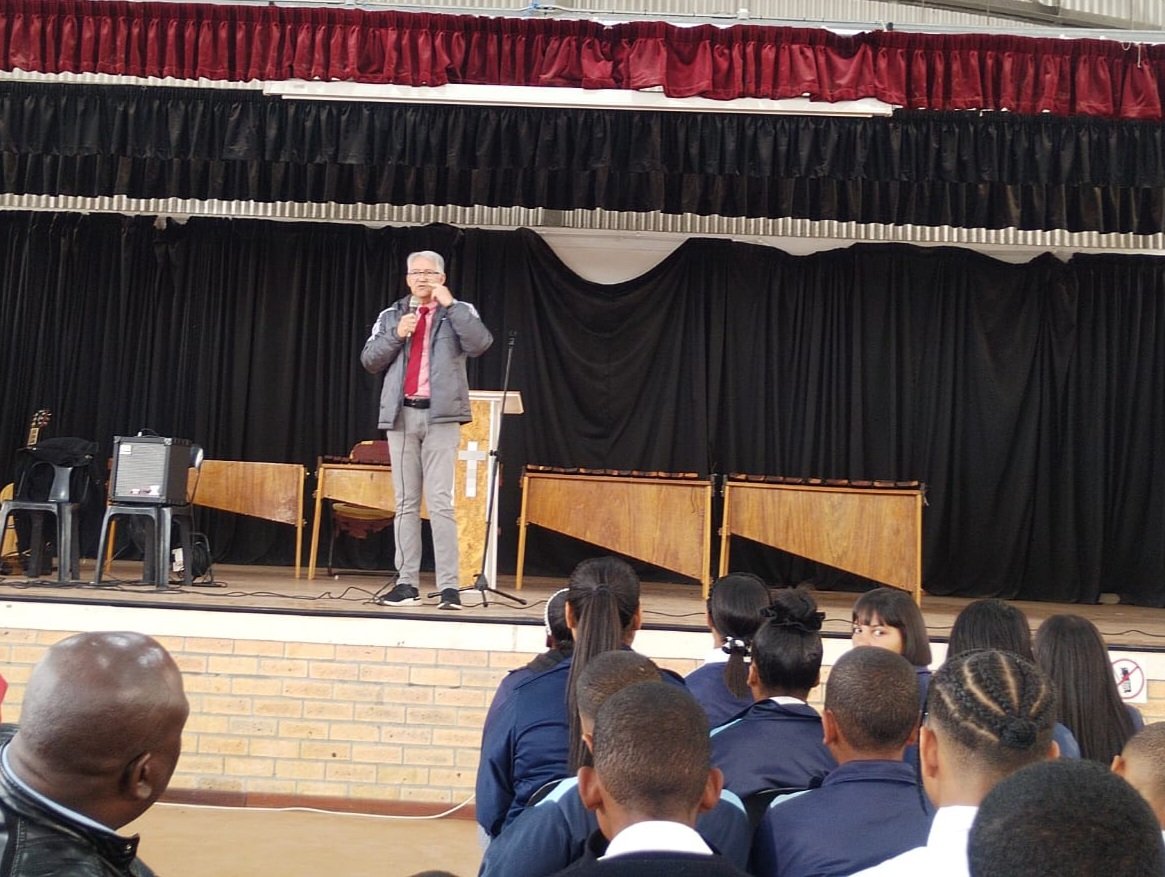 ITeladia1's tweet photo. #Life Orientation #Presented at a Career Expo for Senior Phase learners #Mountview HS in Hanover Park #Excellent presenters #Informative @DavidMaynier @DBE_SA @geordinhl @WCED_Districts @WCEDnews @teachingconnect @NaptosaC @NoorRichard @UrbanLo @SalieA_ https://t.co/qpXBcQ53sI