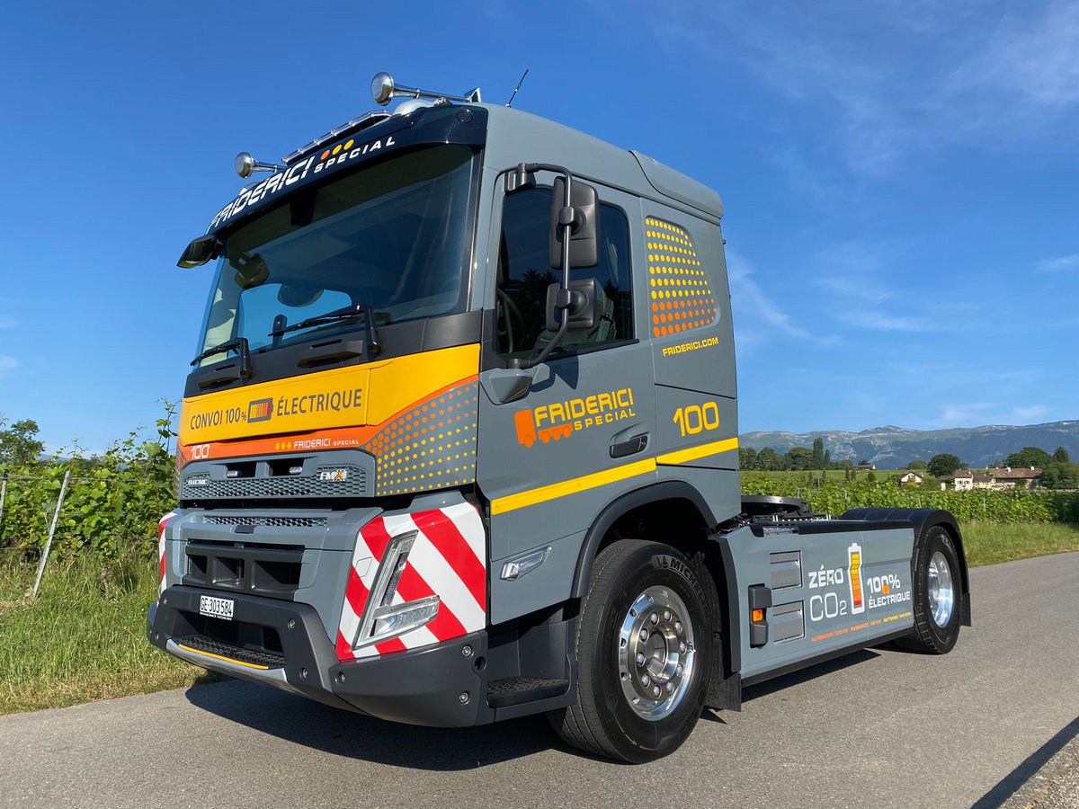 Auf diesen Volvo FMX Electric mit 540kWh setzt die Friderici Special SA. Unser Kollege Xavier Pilloud hatte die Ehre Mitte dieses Jahres dieses einzigartige Fahrzeug zu übergeben. Volvo Trucks wünscht gute und sichere Fahrt!
#volvotrucks #volvotrucksfuture #electric