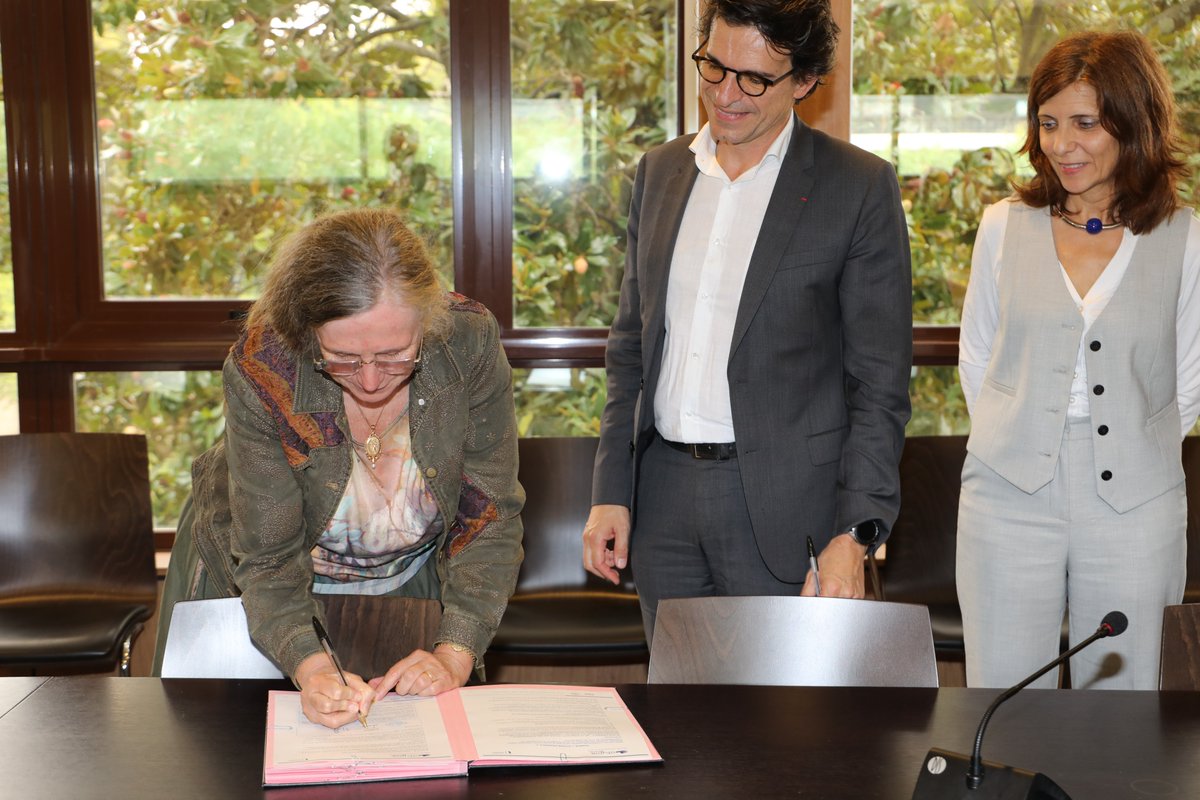 Accueil et accompagnement des étudiants présentant un trouble autistique : La politique inclusive de l'<a href="/univpaulvalery/">Université de Montpellier Paul-Valéry</a> se renforce avec la signature de la charte Atypie-Friendly.
 
En présence de la présidente #AnneFraisse et de Bertrand Monthubert, directeur du programme.