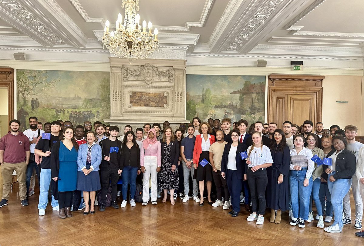 CGrandjean_'s tweet photo. 🇪🇺🎉 Nous célébrons les #ErasmusDays et l’Europe ce matin au CNAM !

Des témoignages inspirants d’apprentis sur leur expérience de mobilité à l’international. Une aventure unique pour chaque jeune, que je soutiens et travaille à faciliter davantage. Vous aussi, sautez le pas ! https://t.co/GQvG0MKKIy