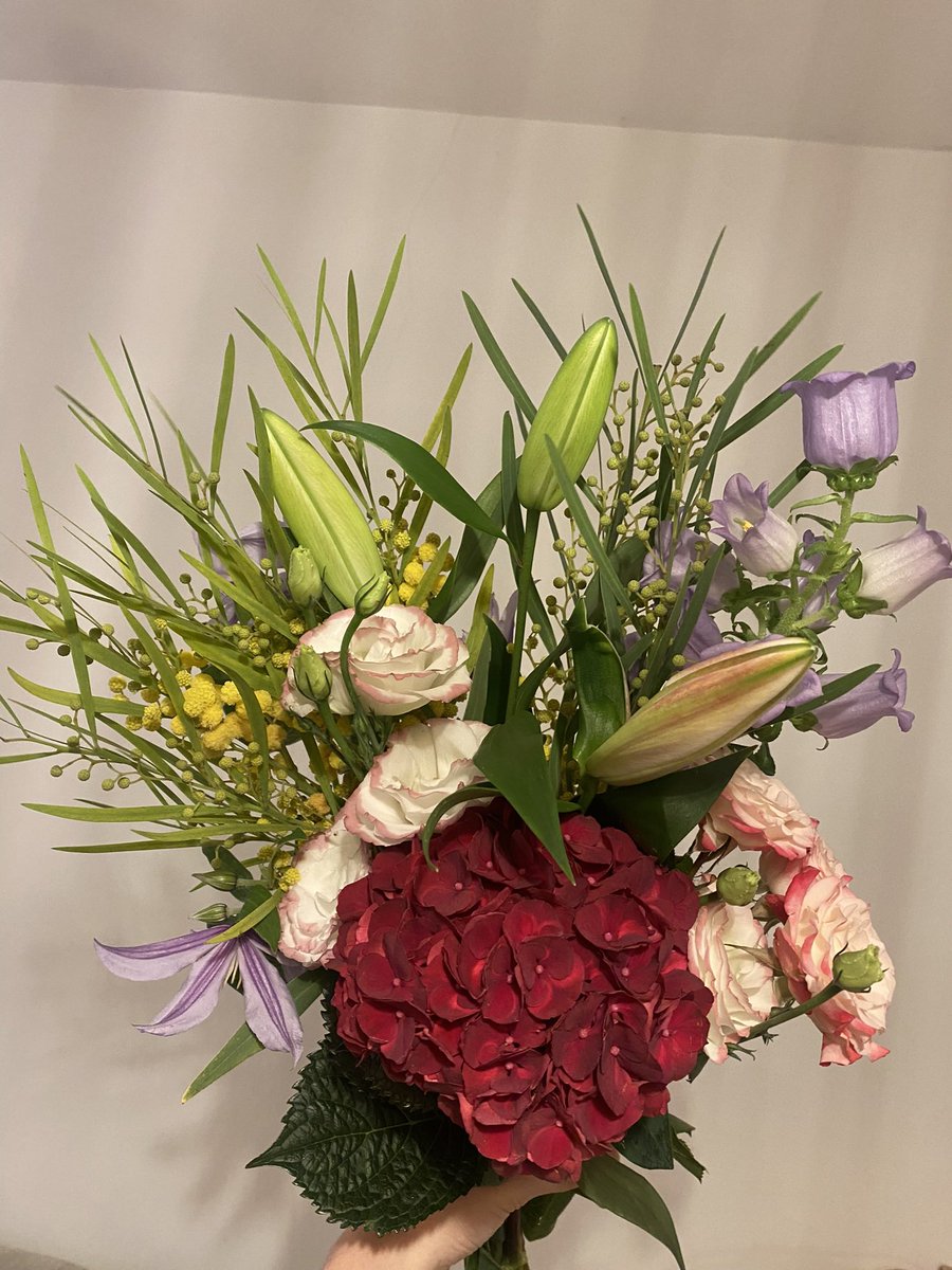 minchn_'s tweet photo. Mon copain + le fleuriste de ma ville >>> https://t.co/AGIlM9xBo2