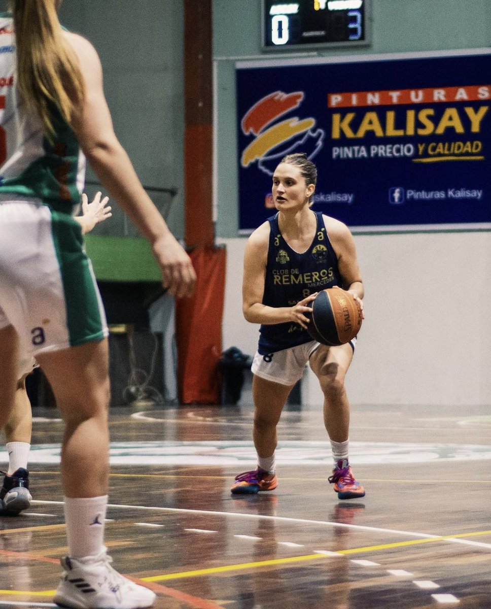 🇺🇾🤝🇪🇸 | Valeria Barrett jugará la
Temporada 2023/24 en España, defendiendo al Roque Idafe de La Palma (LN1), mismo equipo al que irá <a href="/agusjordis/">agus jourdheuil</a> una vez terminada la WBLA. 

📊 La uruguaya viene de promediar 11.4pts, 5.8reb, 2.9as y 2.8rec con Remeros.

¡Mucho éxito Vale!