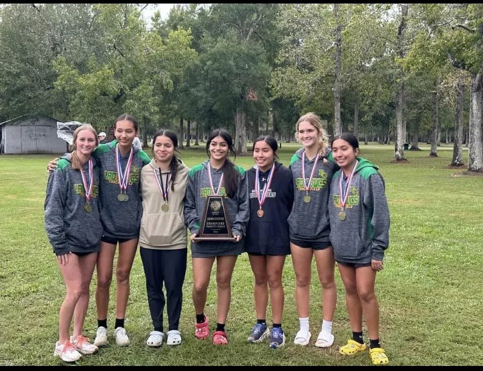 Bringing home some hardware!

Our V Girls CC were again the District Team Champion!

Mallory Frederick placing FIRST and being the District Champ!Mikeala Quave-2nd
Jesenia Avalos- 3rd
Jasmine Avalos- 5th
Karen Hernandez-13th
Tyler Stevens-21st

8 STRAIGHT TITLES FOR OUR LADY BUCS