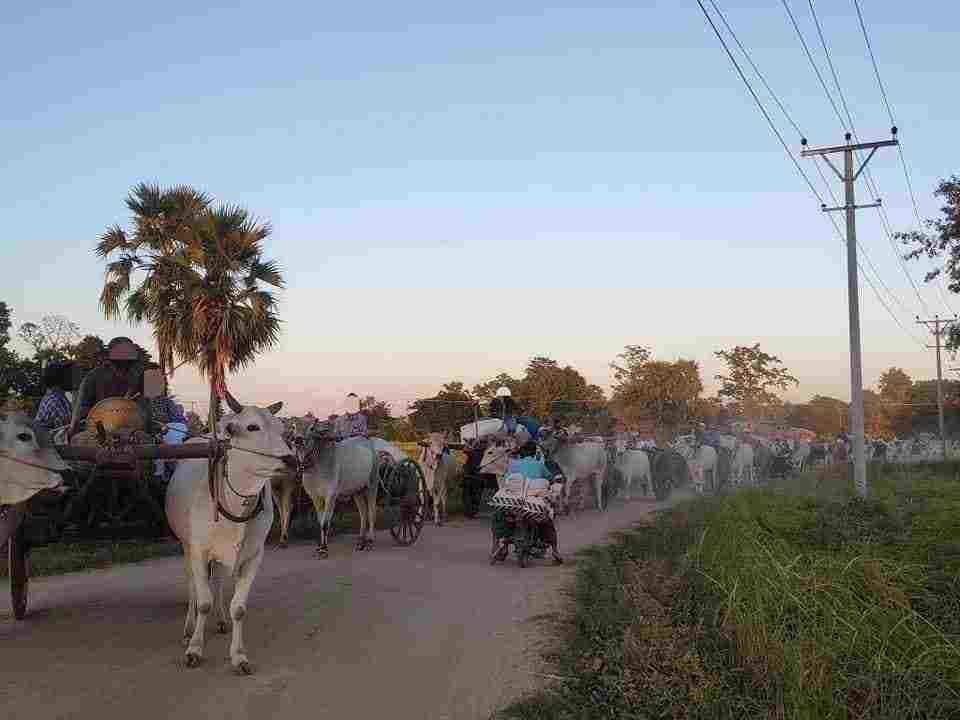 Khithitofficial's tweet photo. ခင်ဦးတွင် စစ်တပ်က ပြည်သူ ၃ ဦးကို သတ်ဖြတ်ပြီး ကျေးရွာများကို စစ်ကြောင်းထိုးနေ​သောကြောင့် ပြည်သူ ၄၀၀၀ ကျော် ထွက်ပြေးတိမ်းရှောင်နေရ
Read more->https://t.co/gIBK5fF59x https://t.co/Y2hyqqOl4K