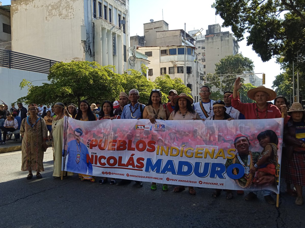 GPradateleSUR's tweet photo. #HOY OCT12, desde Caracas, Venezuela, los pueblos indígenas se concentran para  reivindicar su lucha contra la colonización y el imperialismo. @telesur https://t.co/IbDFdIgTtm