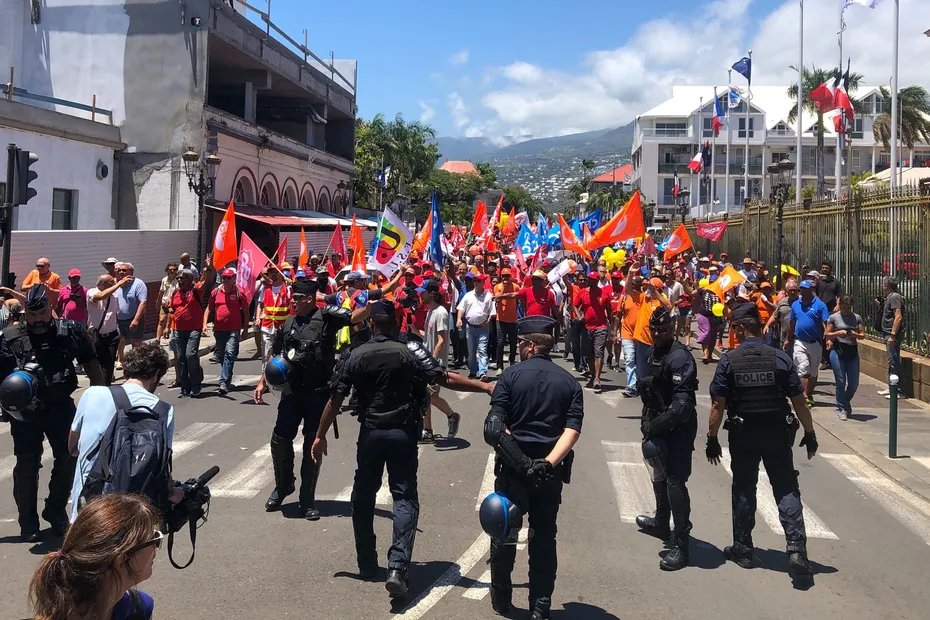 Grève 'contre l'austérité et pour l'augmentation des salaires' : nouvel appel à la mobilisation à La Réunion 📲💻la1ere.francetvinfo.fr/reunion/greve-…