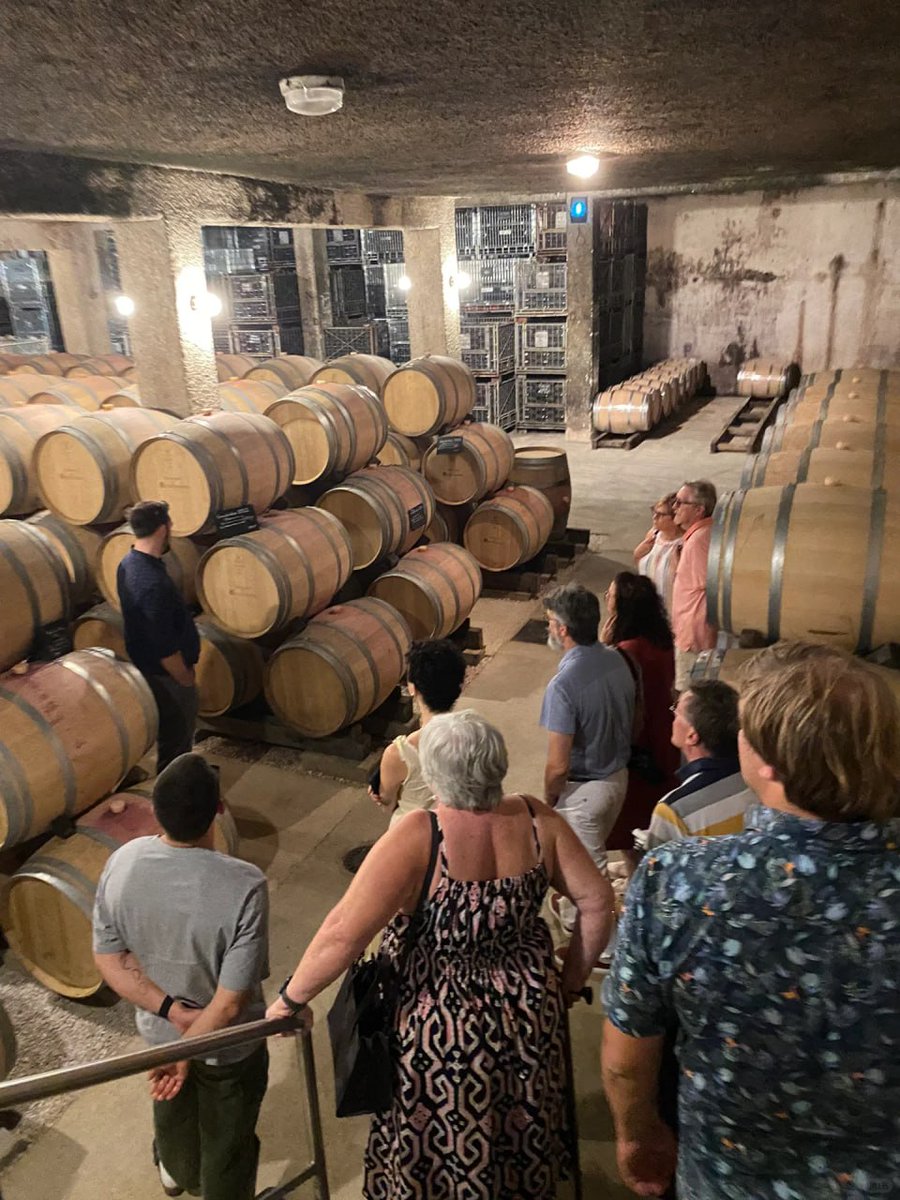 Choose a bottle of good wine to give to my father