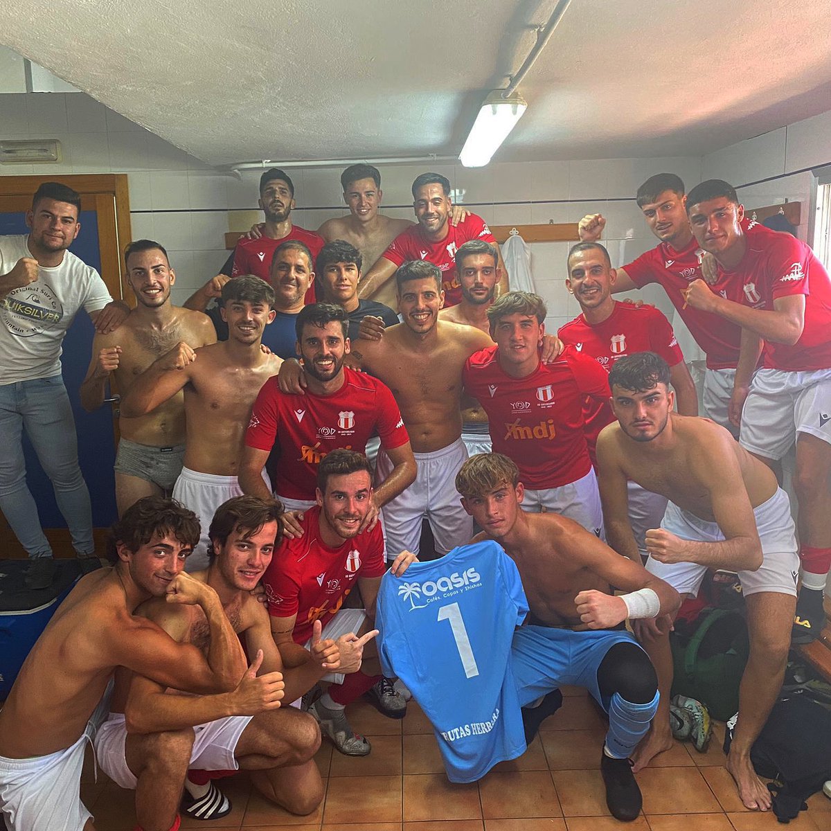 ¡La de hoy va por tí <a href="/Fersanro1/">Fernando Sánchez Rodríguez</a>!

El pasado lunes fue operado de una hernia con éxito nuestro guardameta y capitán Fernando

Sabemos que querrías tener puesta esa camiseta, pero estas igualmente con nosotros ❤️🧤

🔴⚪️ #SangreRoja #ParteDeTí