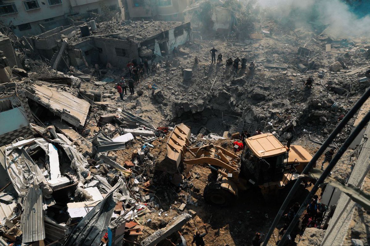 gasa_now's tweet photo. 📸 "This is how Al-Bureij camp in the heart of Gaza has been completely devastated. Captured by our colleague Hassan Salah. The images from Gaza are heartbreaking, and we stand in solidarity with the people enduring these hardships. 🕊️ #Gaza #AlBureijCamp #Solidarity" https://t.co/HsWH82zLKW