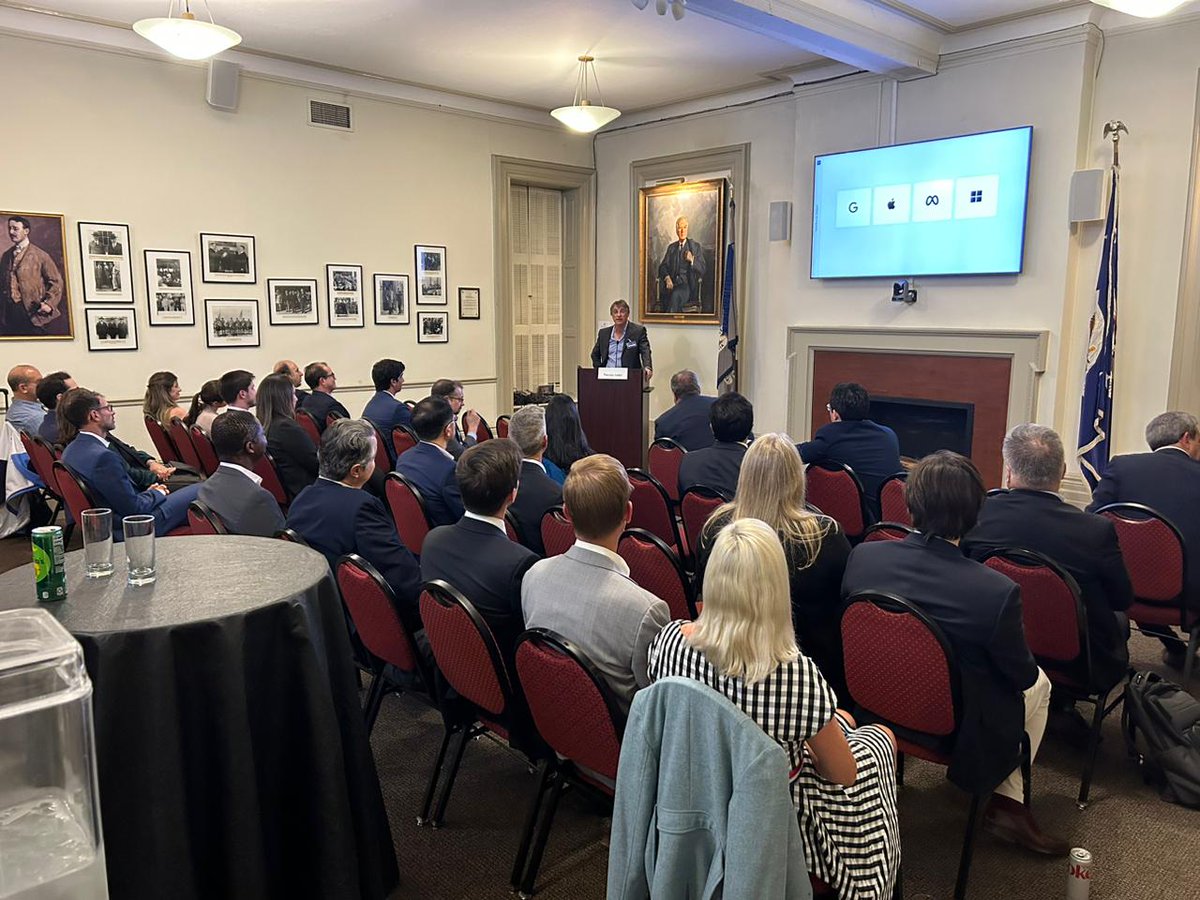 ferrere's tweet photo. Ayer, junto a la @NYCBarAssn, realizamos la Décima Edición Anual de la Daniel Ferrere Memorial Lecture, en honor a nuestro fundador. Nos acompañó el destacado empresario uruguayo, @njodal, referente del ámbito tecnológico a nivel regional.

¡Agradecemos a quienes nos acompañaron! https://t.co/d6xzZ1bhY0