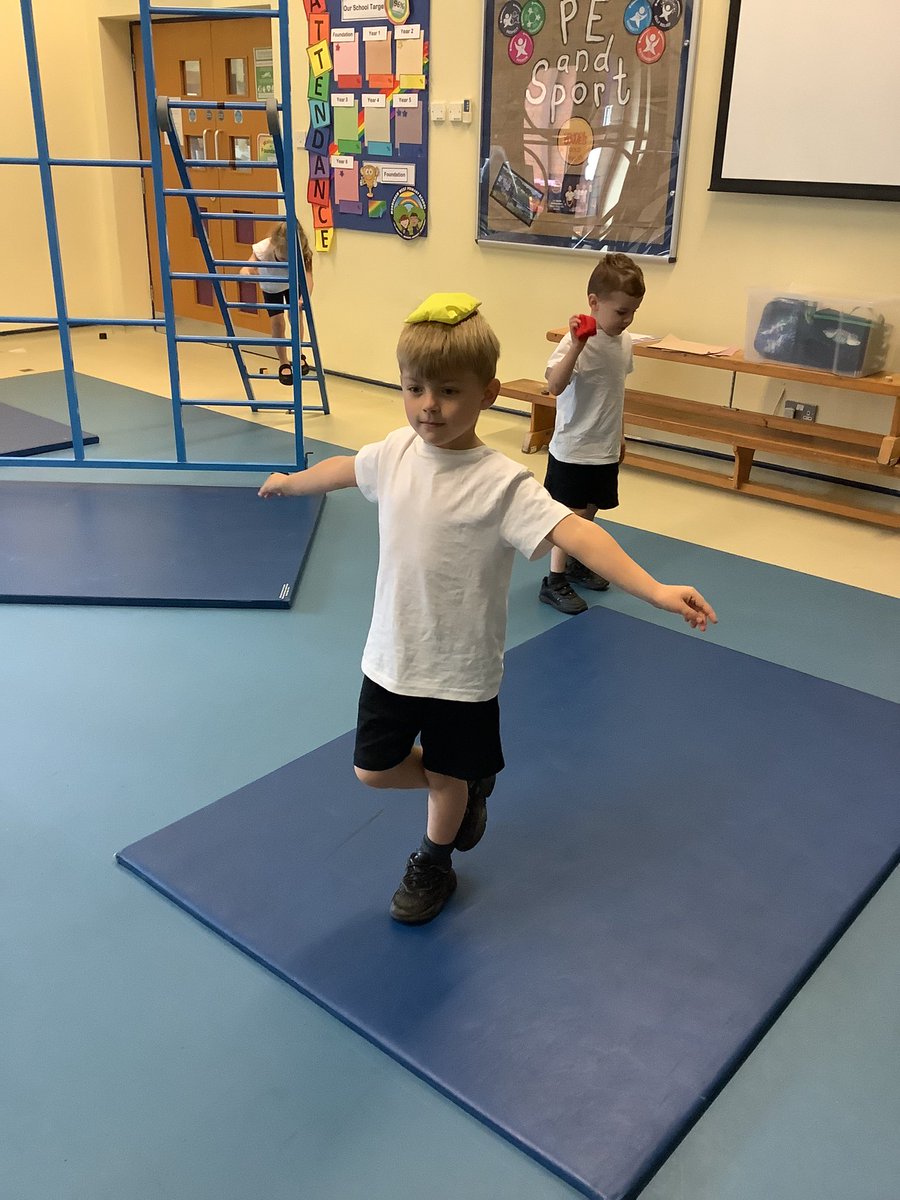 murdishawwest's tweet image. Balances, jumps, travelling and rolls! We’re showing so much progress in our gym lessons! #mwcpsport