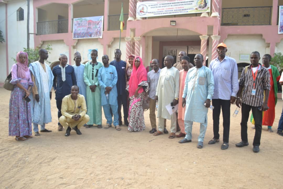 FadimatouMB's tweet photo. Les #journalistes membres du #SNJC antenne Régionale pour L'Extrême-Nord, ont effectué une visite hier au Lamidat de #Maroua. La raison de cette visite était de féliciter sa Majesté Abdoulaye Yerima Boubakary, nouveau Lamido désigné le 16 septembre 2023. @SNJC_Cameroun https://t.co/SiEyHQjANS