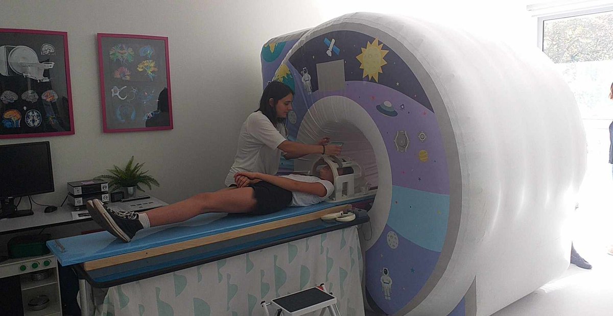 CNRS_dr07's tweet photo. #CNRSinsolite | Les Visites insolites du @CNRS continuent avec une excursion à la Plateforme neurosciences et enfants du #CRNL 👉elle permet l’étude du développement du #cerveau et des fonctions #cognitives des enfants avec ou sans troubles des #apprentissages ou pathologies 🧠👀 https://t.co/HCSkUBDqrv