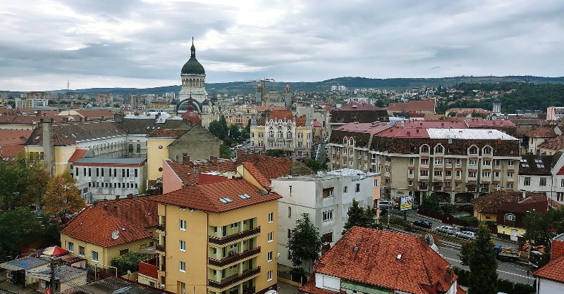 EU_Commission's tweet photo. 10 EU cities won the Label of the EU Mission for Climate-Neutral and Smart Cities:

🇷🇴Cluj-Napoca
🇦🇹Klagenfurt
🇩🇪Mannheim
🇩🇰Sønderborg
🇸🇪Stockholm
🇪🇸Madrid, Valencia, Valladolid, Vitoria-Gasteiz, Zaragoza

It acknowledges their commitment towards climate neutrality. #EUGreenDeal