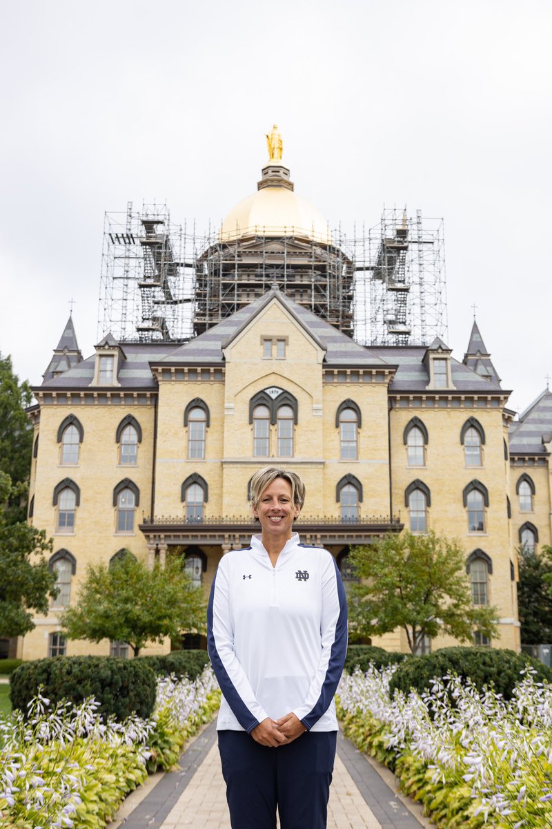 happy glo day to our very own  @CoachHeatherO 🫶
thank you for all you do for us!

#GoIrish🍀