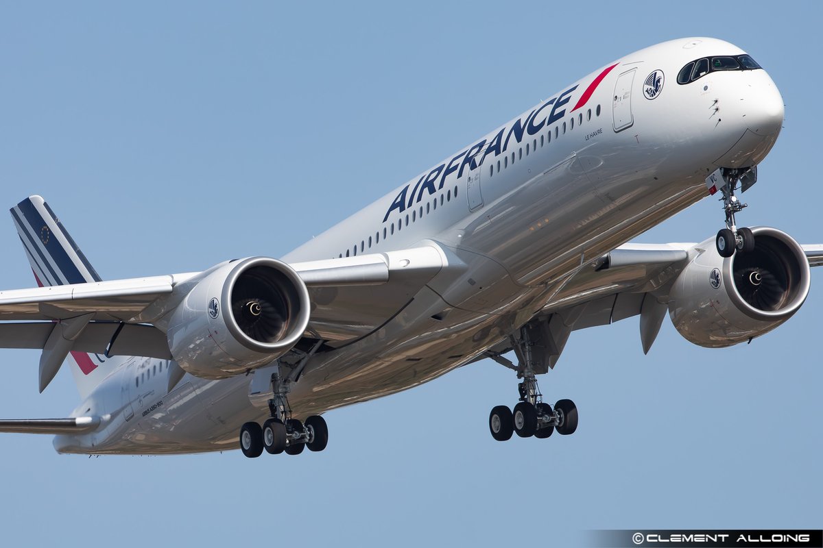 CAlloing's tweet photo. Short ride this morning between #Nantes and #LeHavre the 23 and 24th @Airbus #A350 for @airfrance #FHUVC #FHUVD Replay #AIB04FD and #AIB01NE on @RadarBoxCom ! #Avgeeks #Avgeek @OuestFrance @nantesfr https://t.co/hEgNri10US