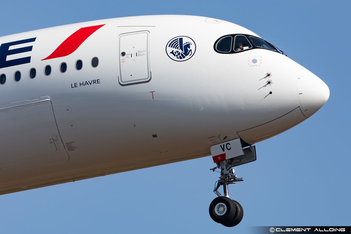 CAlloing's tweet photo. Short ride this morning between #Nantes and #LeHavre the 23 and 24th @Airbus #A350 for @airfrance #FHUVC #FHUVD Replay #AIB04FD and #AIB01NE on @RadarBoxCom ! #Avgeeks #Avgeek @OuestFrance @nantesfr https://t.co/hEgNri10US