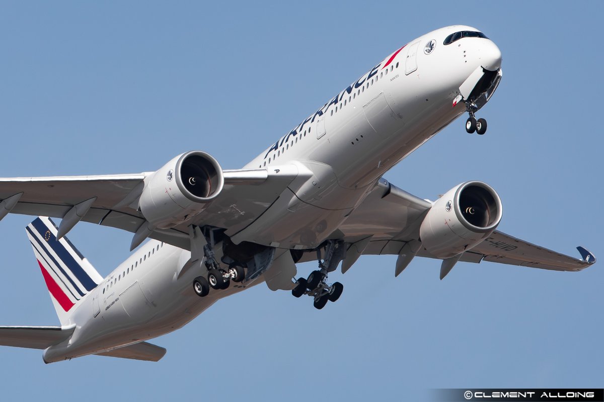 CAlloing's tweet photo. Short ride this morning between #Nantes and #LeHavre the 23 and 24th @Airbus #A350 for @airfrance #FHUVC #FHUVD Replay #AIB04FD and #AIB01NE on @RadarBoxCom ! #Avgeeks #Avgeek @OuestFrance @nantesfr https://t.co/hEgNri10US