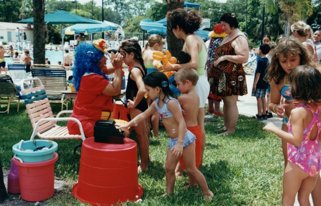 CoralSpringsFL's tweet photo. Whoโs thirs-tea for some history? Coral Springs celebrated its 40th Anniversary by attempting to break a record for the Worldโs Largest Iced Tea Party. The event, held at the Aquatic Complex on June 7, 2003, welcomed 729 attendees and included 1,000 gals. of iced tea! #HistoryCS https://t.co/9Sq0NdprtM
