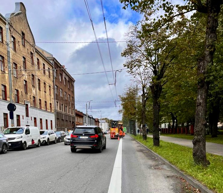 Ir ir ir !! 🔥
Velojoslas Grīziņā uz J.Asara ielas 🚲 
No Lienes ielas līdz Augšielai.

Paldies visiem, kas iesaistījās 🙌🏻
#GABdara un izdara.

Lai labi ripo Grīziņkalnā!