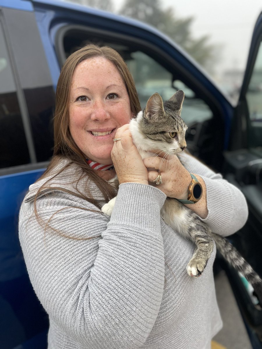 OleanWW's tweet photo. Shoutout to Mrs. Morgan who rescued this little cutie who really wanted to be a part of our pack! From #huskypup to #meowandmighty https://t.co/1Ex7vtFUa6
