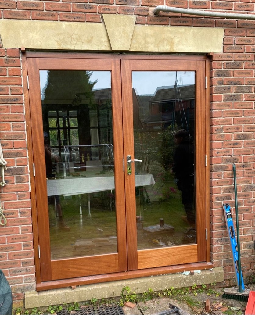 #ThrowbackThursday 

A lovely bespoke hardwood door made and fitted for a customer a few weeks back 

#joinery #joinerymanufacturing 
#construction 
#bespoke 
#joiner 
#greatermanchester 
#timberdoors