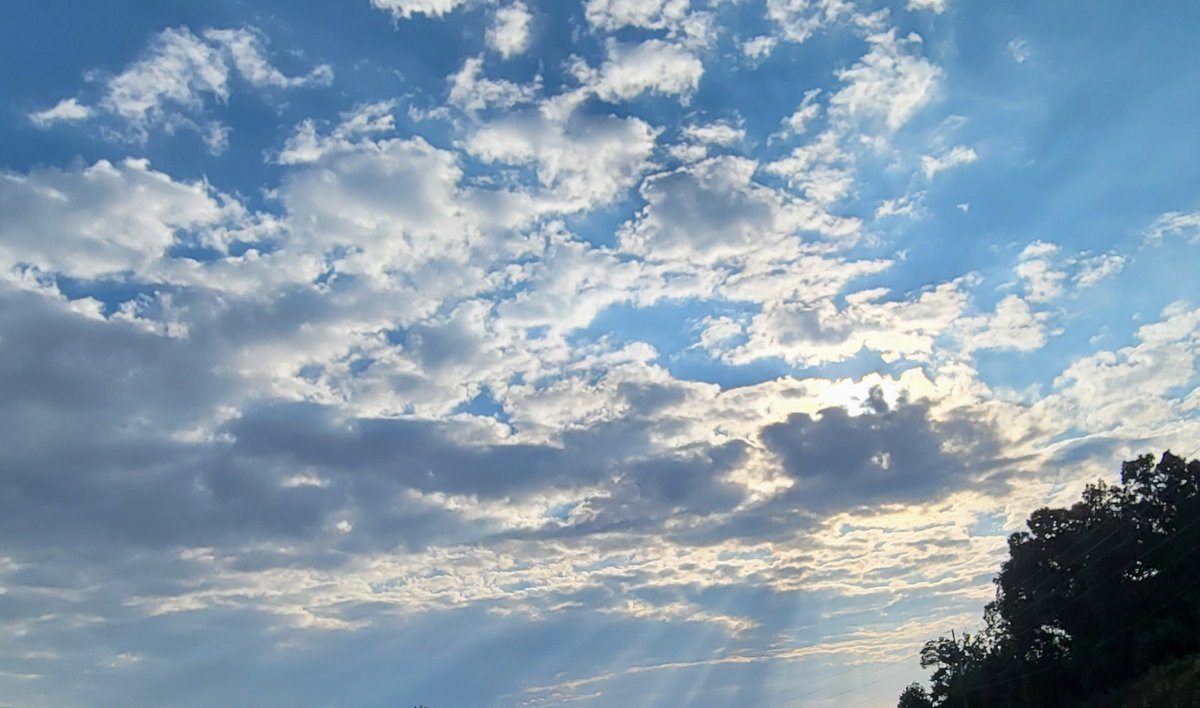 Joey_Nicholson_'s tweet photo. The earth is the Lord's, and the fulness thereof; the world, and they that dwell therein. Psalm 24:1
#sky #bibleverse #heavens #skyphotography #NaturePhotography #Bible #HisWordisTruth #naturelovers #NatureBeauty https://t.co/OyyGYoE5Hh