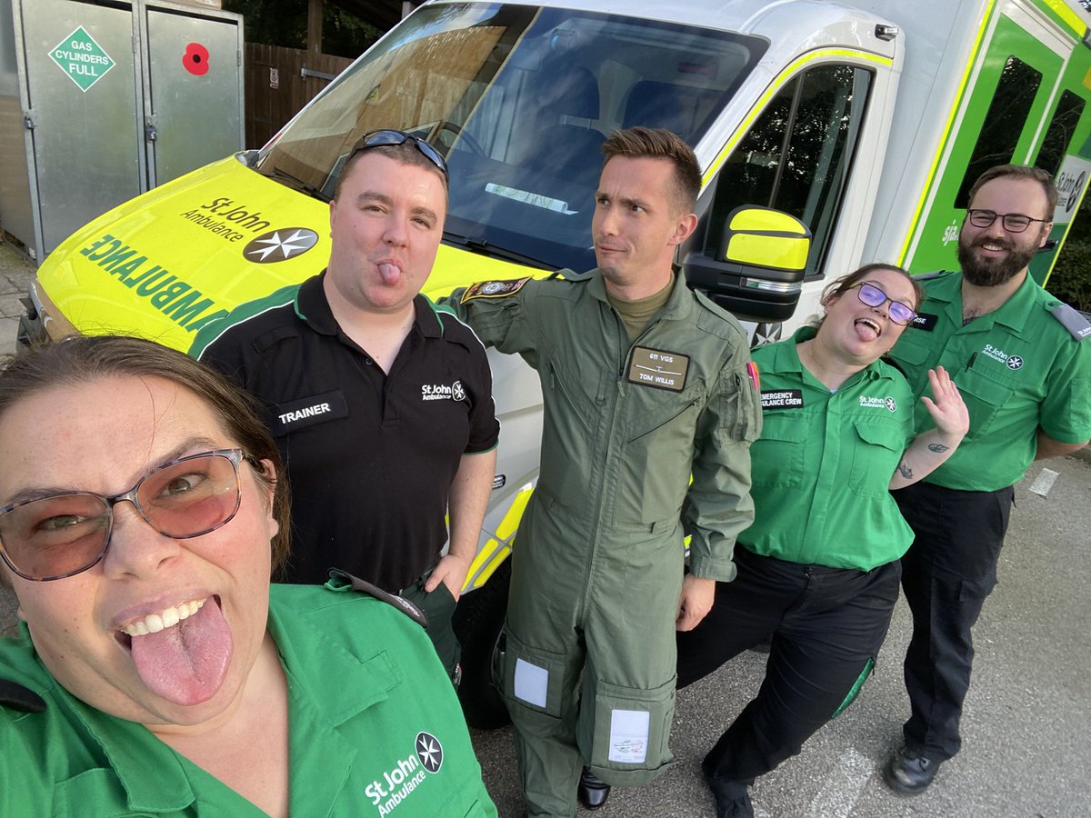 All of us now completed and passed the CERAD ambulance  response driving course thanks to @SJAIntTraining ‘s <a href="/TW10FLY/">Tom Willis</a> and Tim’s excellent tutelage. <a href="/deltabug/">Deltabug (they/she) 🏳️‍🌈</a> <a href="/NeeNawNurse/">Benjamin Wise</a> 💚🚑🚑🚑💚 See you on the road guys!!
