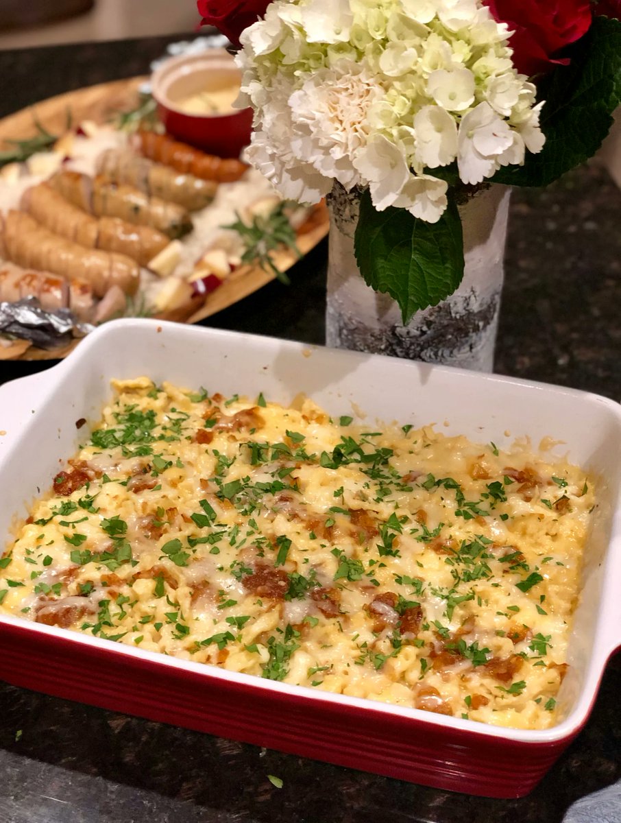 Käsespätzle is the #1 requested dish by my friends. Make it for yourself and see why everyone loves this cheesy German noodle dish! 😍

Recipe: therosetable.com/2018/12/07/kas…

#germanfood