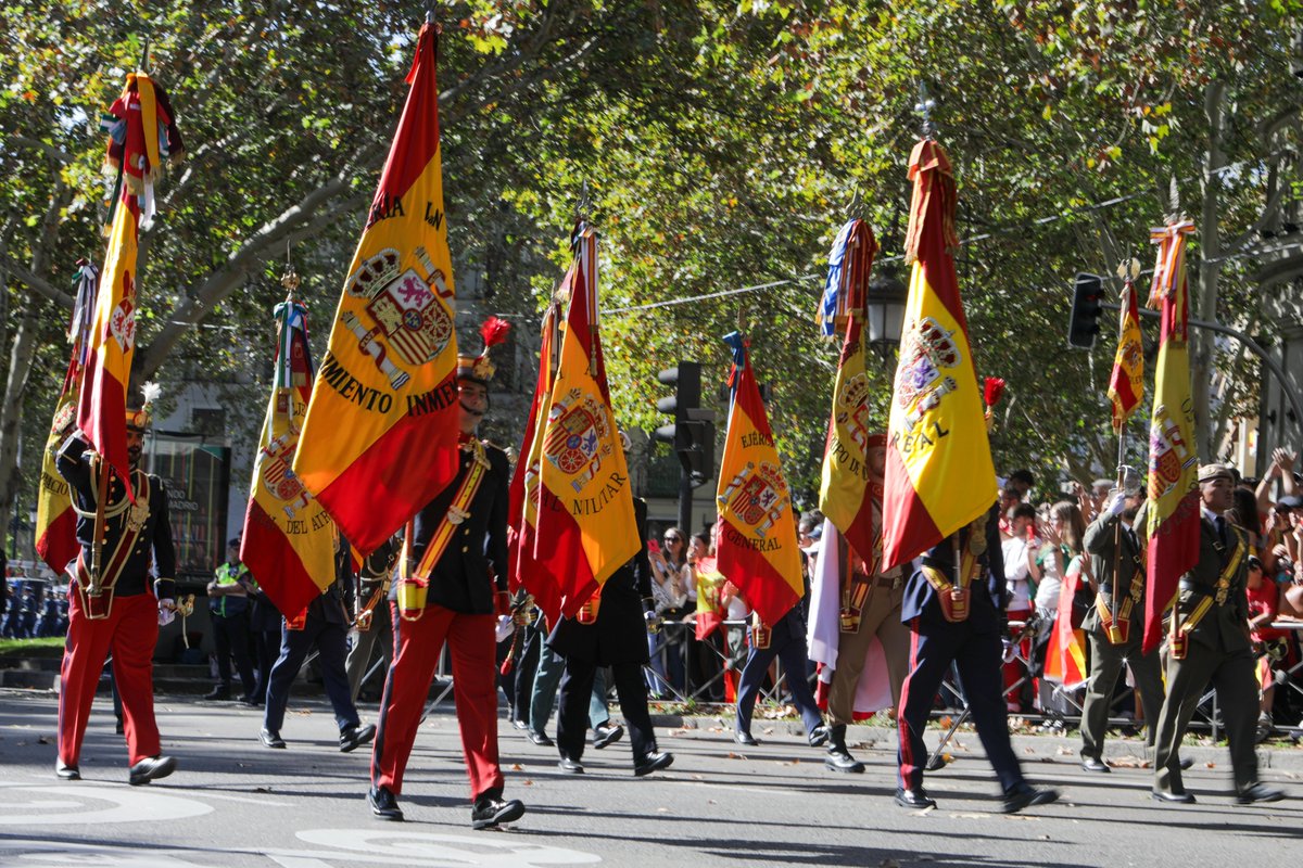 EjercitoTierra's tweet photo. ¡Gracias por unirse a nosotros en la celebración del Día de la Fiesta Nacional de España #DFN 2023!
El #EjércitodeTierra es un pilar fundamental de nuestra sociedad, formado por aquellos a quienes servimos. Agradecemos profundamente el apoyo que habéis brindado a nuestros #militares en este día tan significativo. #SomostuEjército 🇪🇸