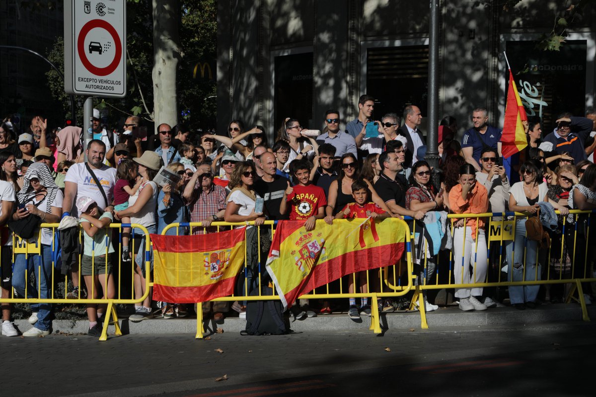 EjercitoTierra's tweet photo. ¡Gracias por unirse a nosotros en la celebración del Día de la Fiesta Nacional de España #DFN 2023!
El #EjércitodeTierra es un pilar fundamental de nuestra sociedad, formado por aquellos a quienes servimos. Agradecemos profundamente el apoyo que habéis brindado a nuestros #militares en este día tan significativo. #SomostuEjército 🇪🇸